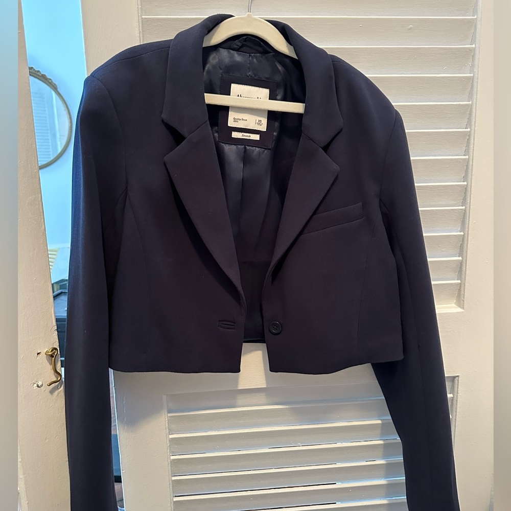 Navy cropped blazer EUC